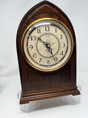 Vintage New Haven Electric Strike Self Starting Mantel Clock